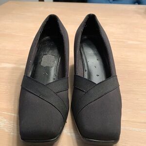 Life stride Black stacked heel Size 7M little wear